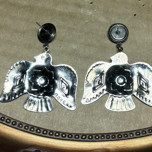 Vintage Silver Toned Thunderbird Earrings ! - Picture 4 of 4